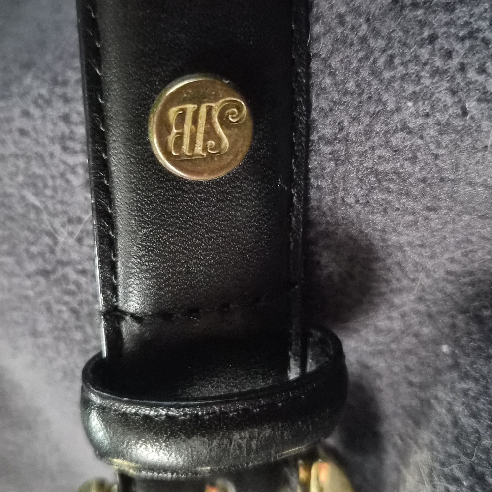 Stylish Black Leather St Johns Bay Belt with Gold Buckle Size M 33.5" Long - Picture 2 of 5